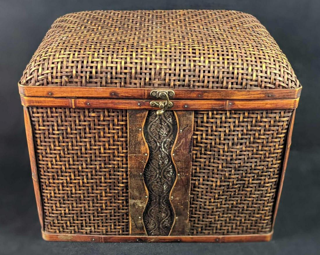 Vintage Weaved Basket Chest With Top And Handles (1 of 8)