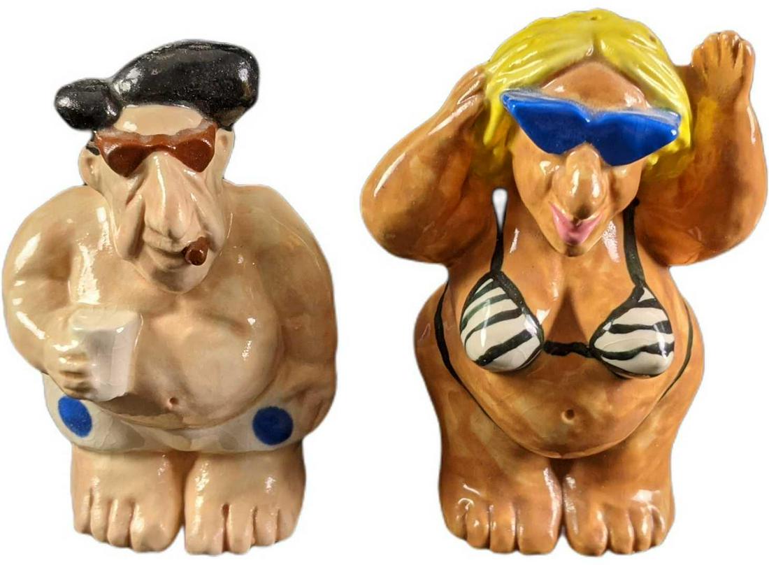 Ceramic Salt and Pepper Shakers Beach Couple (1 of 8)