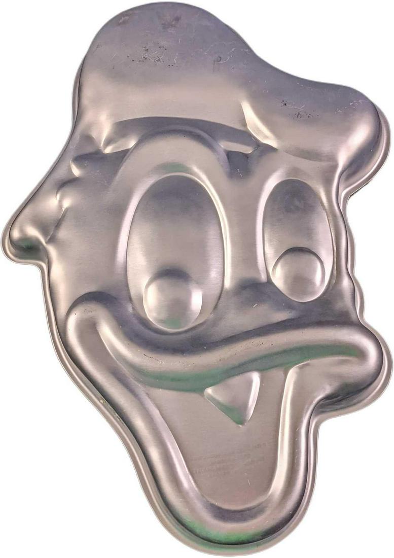 Vintage Disney Donald Duck Wilton Cake Pan: Vintage Disney Donald Duck Wilton Aluminum Cake Pan. Was released by Wilton Enterprises in 1976. Please note, this does not come with the original instructions. The pan is approx 11" x 1 1/2" x 15" an