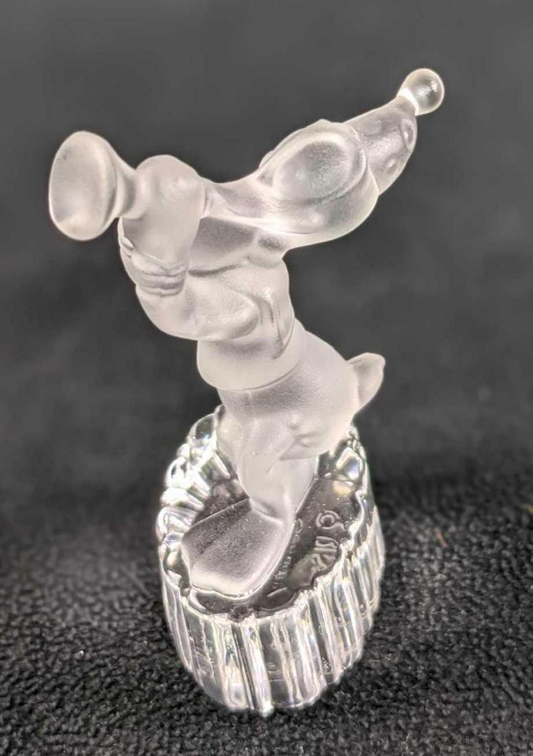 Goebel Crystal Disney Donald Duck Blowing Horn 3": Goebel Crystal Disney Donald Duck Blowing Horn 3". Is approx 1 1/4" x 1" x 3" and it weighs under one pound at 0.12lb. The figurine is in a good, unused condition with no known damage,