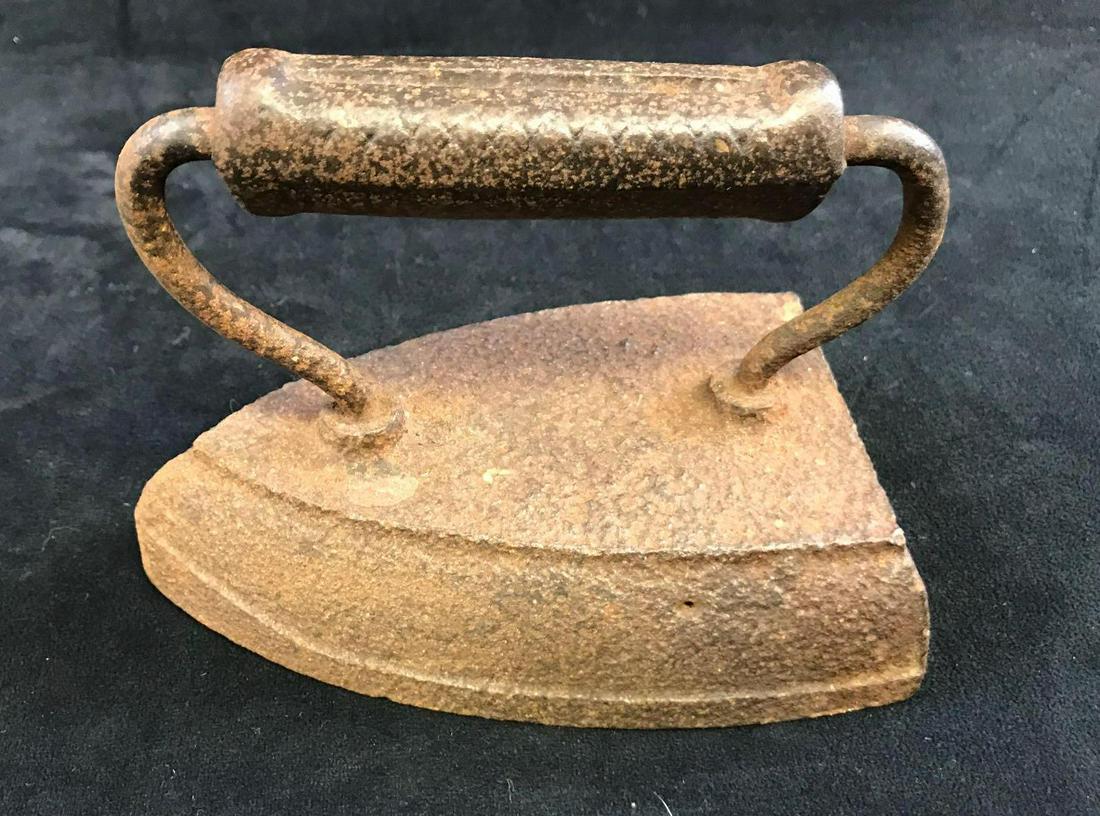 Antique Cast Iron Clothes Iron (0034) on Feb 14, 2022 Rapid Estate