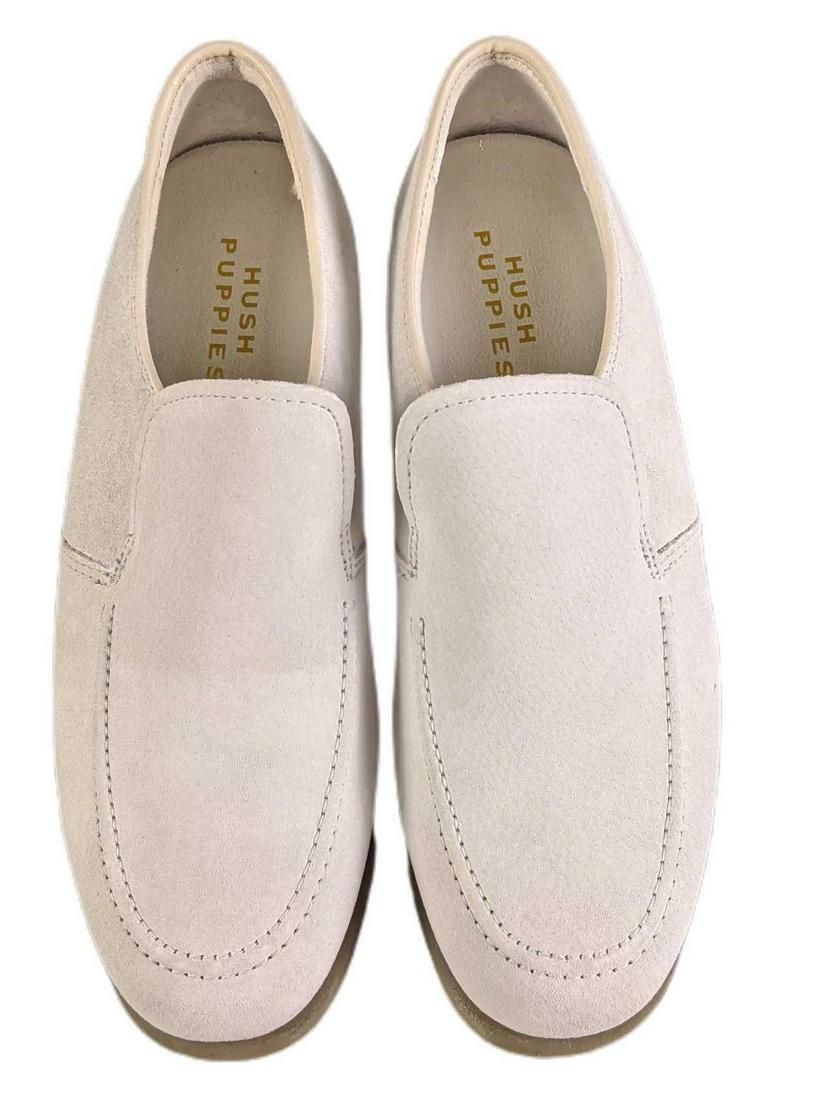 Hush Puppies Men's Slip On Loafers Size 9: Update your casual weekend wear with a pair of classic slip-on loafers from Hush Puppies. "Cloud Riverbuck" Style. Men's size 9. Comes in its original box which is approx 13" x 6 3/4" x 4" and with th