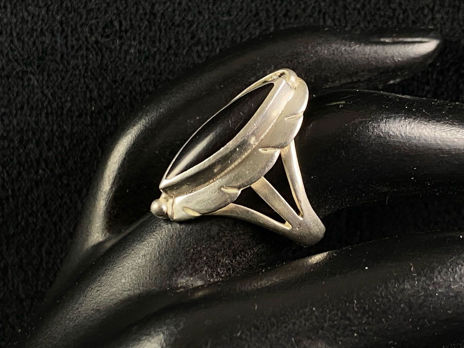 Vintage Southwestern Sterling Onyx Ring (1 of 10)