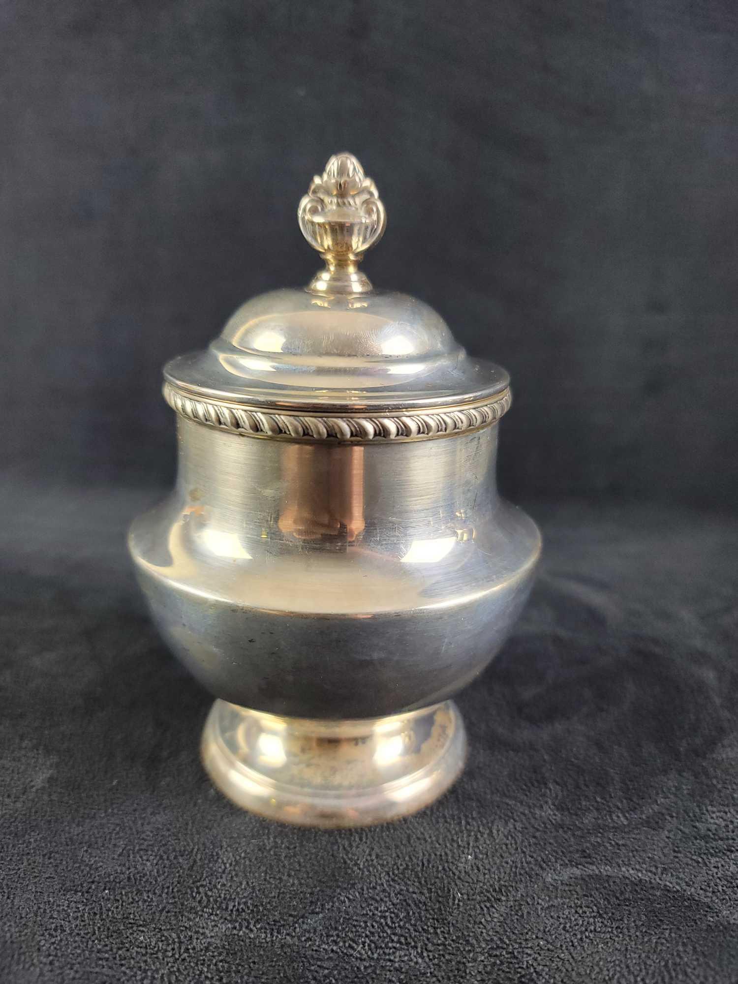 Antique Sterling by Poole 1027 Georgian Sugar Bowl with: Antique Sterling by Poole 1027 "Georgian" is stamped by maker on the bottom. Has a nice gadroon pattern around rim. Bowl is without handles and has a lid. Bottom is stamped by maker. In good condition