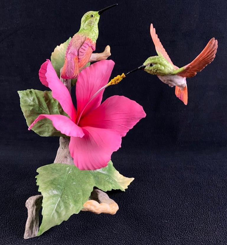 Boehm Berylline Hummingbirds With Hibiscus: Boehm Berylline Hummingbirds With Hibiscus Beautiful Boehm hummingbirds with hibiscus flowers on a branch. Has incredible detail and is in excellent condition with no known damage. One bird sits on a