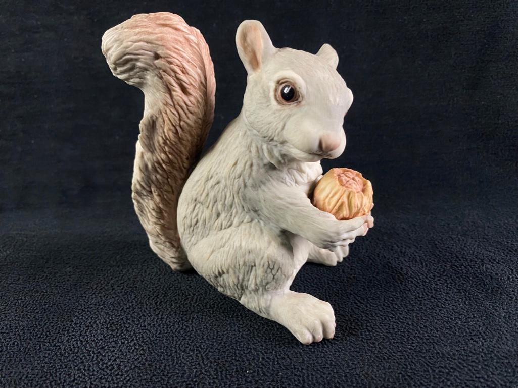Boehm Squirrel With Walnut: Boehm Squirrel With Walnut Porcelain Boehm figurine of a squirrel with a walnut. The walnut is loose, but looks like it may have been attached to the squirrel at some point. The figure is in otherwise