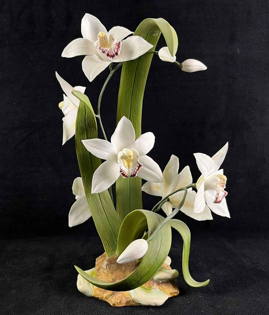Limited Edition Boehm "White Cymbidium Orchid": Limited Edition Boehm "White Cymbidium Orchid" Porcelain Figurine, 1986 Pictured is a beautiful limited edition Boehm "White Cymbidium Orchid". This piece is in good condition with minor wear (small s
