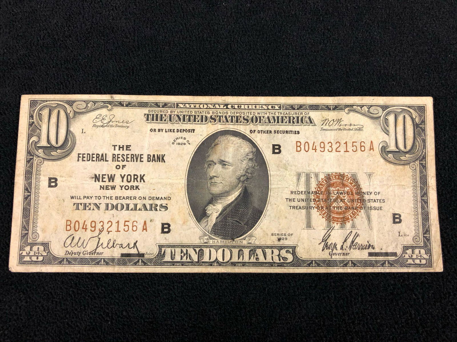 1929 B $10 New York Federal Reserve Bank Brown Seal: 1929 B $10 New York Federal Reserve Bank Brown Seal Note.This not is in good condition with no tears but has visible fold marks .Ships in bill holder. please review all our pictures they are part of o