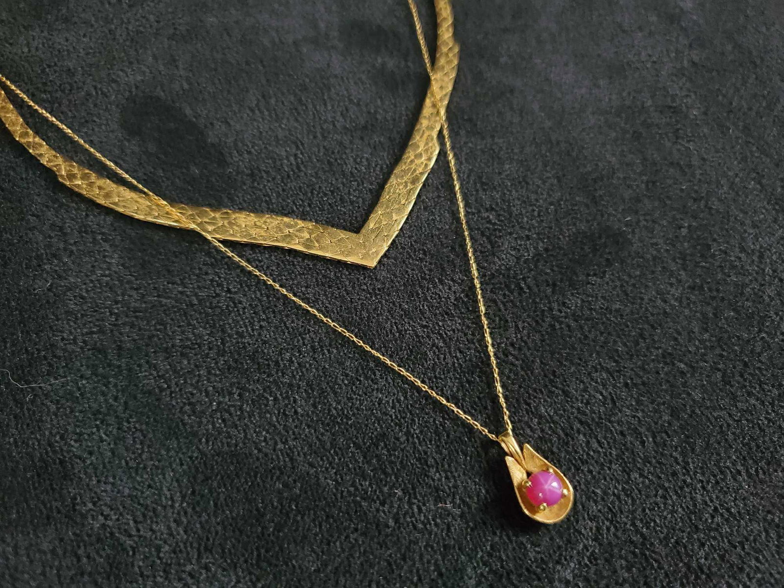 Two 14K Gold Necklaces V Shape and Star Ruby Cabochon (1 of 9)