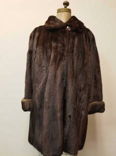 Saga Mink Fur Styl by Volker Eiermanns Buisburg: This 3/4 length Saga Mink is of Super Quality Ranched Mink, styled by Volker made by Eiermanns Duisburg. This lovely dark brown mink coat is in great used condition with no known damages. Dark brown