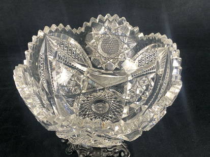 Vintage Flowers & Stars Crystal Candy Dish / Bowl: Vintage Flowers & Stars Crystal Candy Dish / Bowl. This piece is in excellent condition with no chips or cracks. No maker mark to be found measurements are as follows 4" Tall x 8" Round 3 lbs