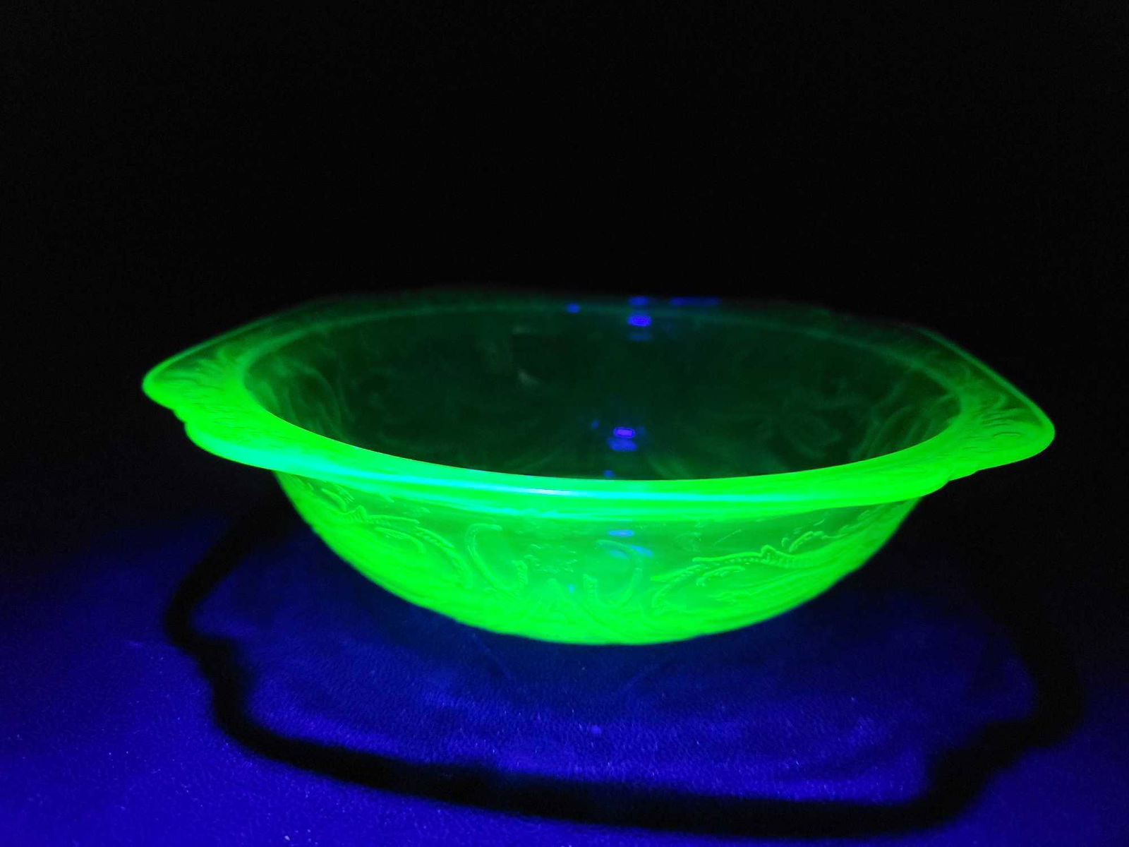 Vaseline Uranium Anchor Hawking Princess Green Serving Bowl (1 of 7)