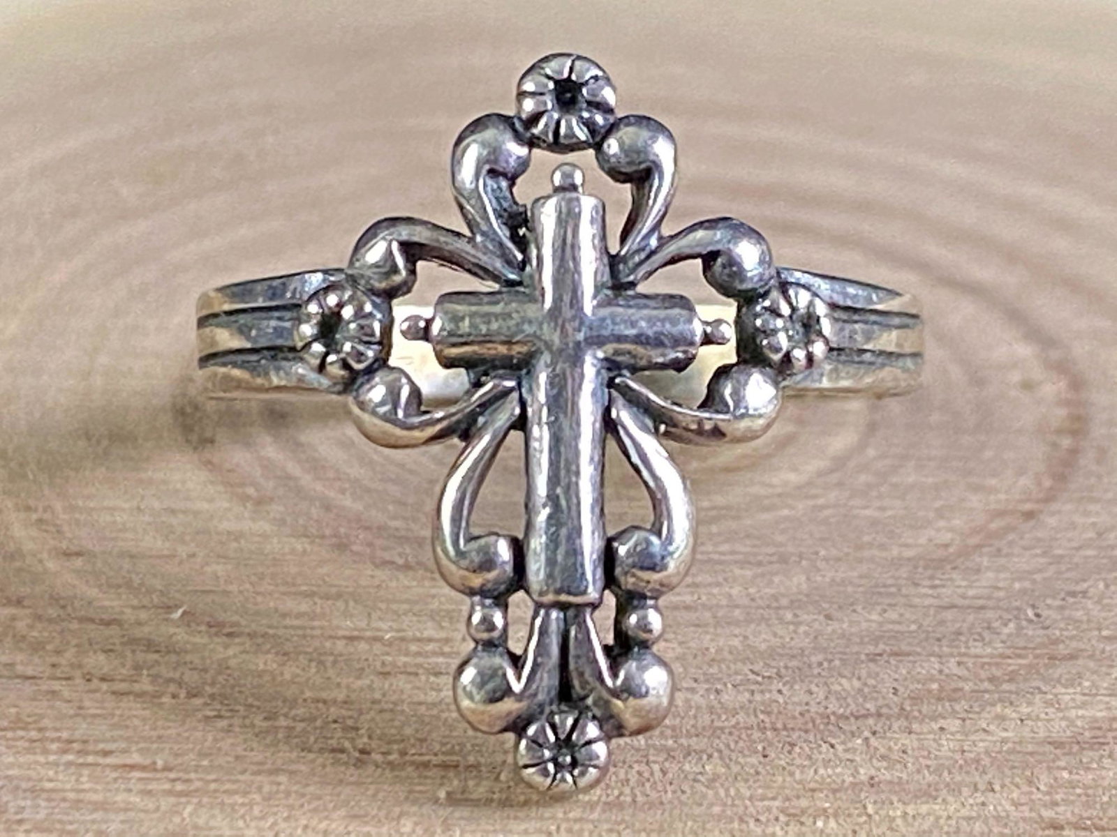 Vintage Sterling Silver Cross Ring Size 5 (1 of 6)