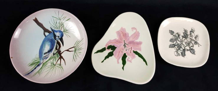 Set of 3 Hand Painted Vaisey Plates: Set of 3 Hand Painted Vaisey Plates. This set of plates is in great used condition. There are no chips or cracks in any of the plates. All of the plates are signed by the artist on the bottom. Set