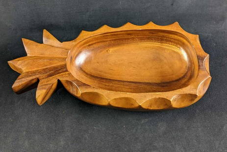 Large Monkey Pod Pineapple Bowl Wooden Bowl: Large Monkey Pod Pineapple Bowl Wooden Bowl This large Monkey Pod wood bowl is carved into a pineapple. This bowl is in good condition with one small scuff on the bottom but no major damage. This is