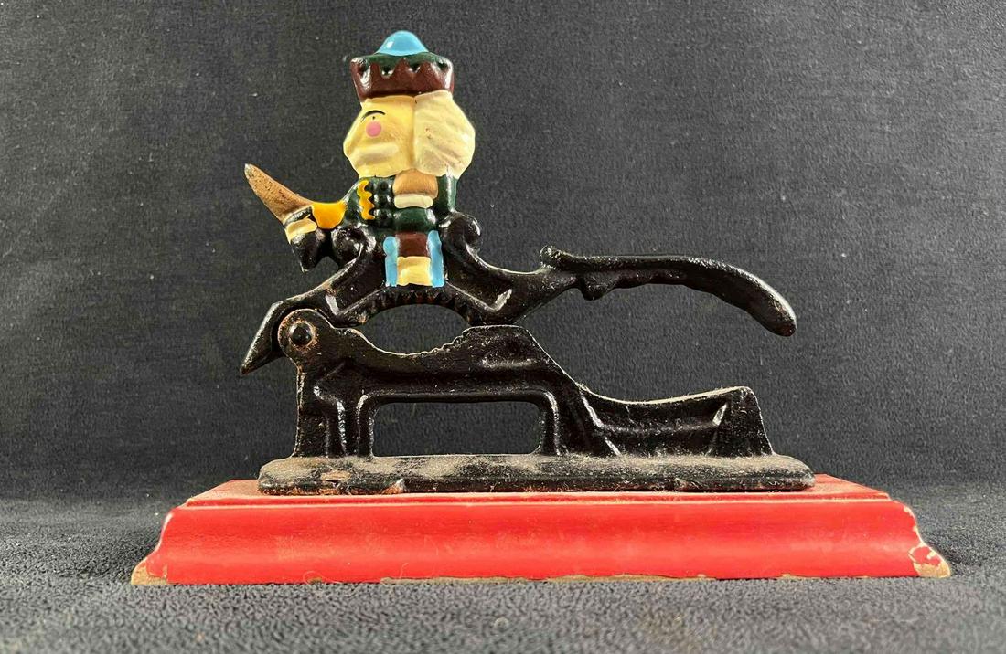 Cast Iron Nut Cracker (1 of 5)