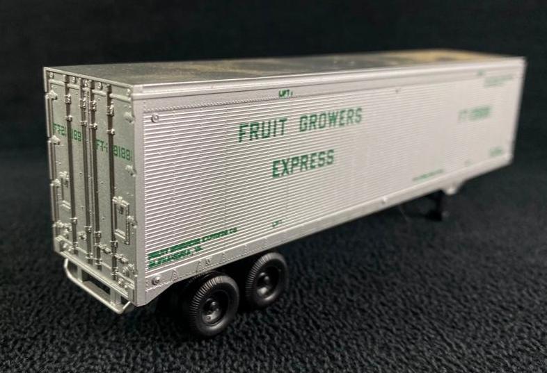 HO Athearn Piggyback Fruit Trailer (1 of 6)