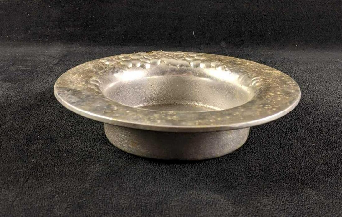 Vintage Pewter Ashtray Candle Holder Grape Design: Vintage Pewter Ashtray Candle Holder Grape Design This can be an ashtray or candle holder, this has minimum wear and only some tarnish. This grape design is a lovely touch. This is from the brand Wilt
