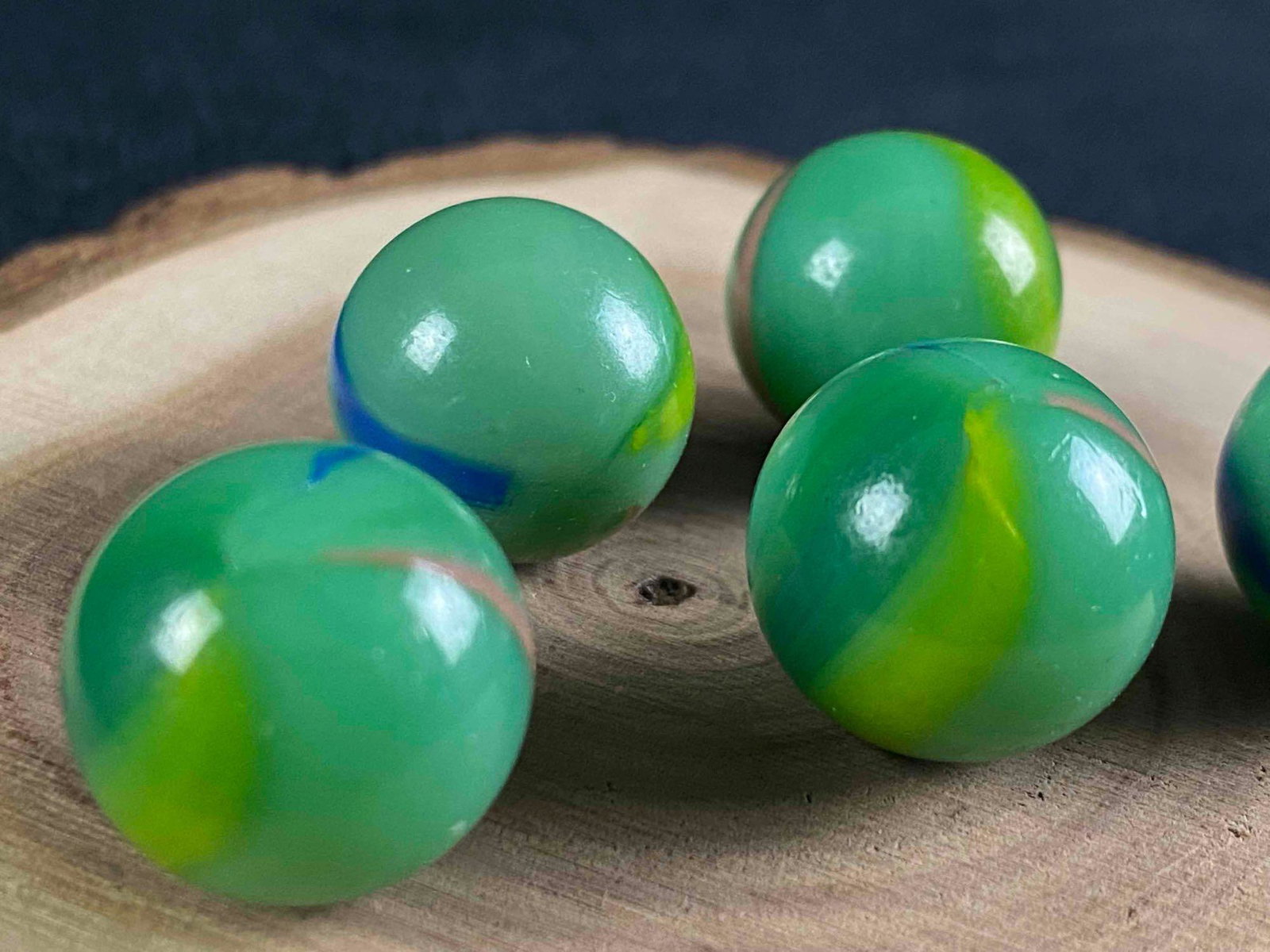 Vintage 4 Color Green Agate Swirl Marbles: These Antique - Vintage Marbles have been researched to the best of our knowledge . We are not experts or graders in this area please view all our pictures they are part of our description . Feel free