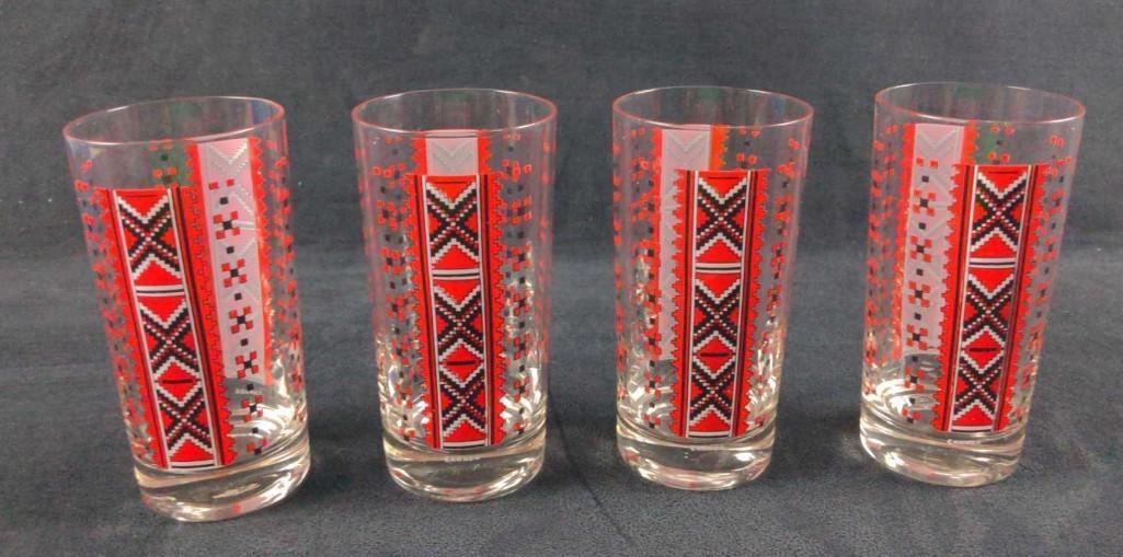 4 Vintage Ukrainian Folk Design Drinking Glasses (1 of 6)