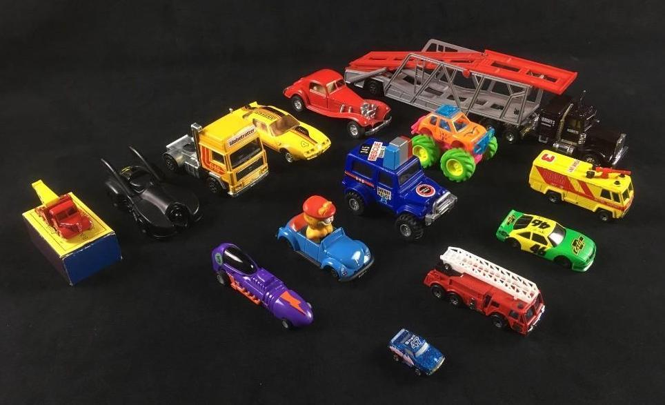 Mixed Lot Of Toy Cars Diecast And Plastic 14 Pieces (1 of 5)