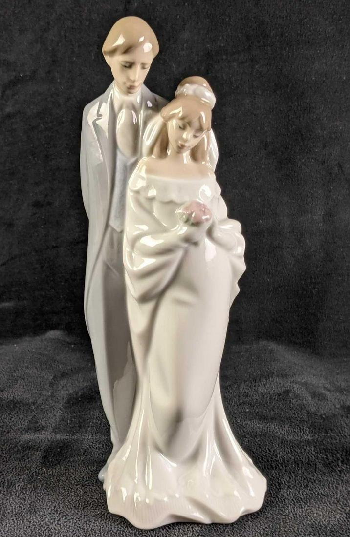 Nao Figurines By Lladro Collection Bride and Groom (1 of 6)