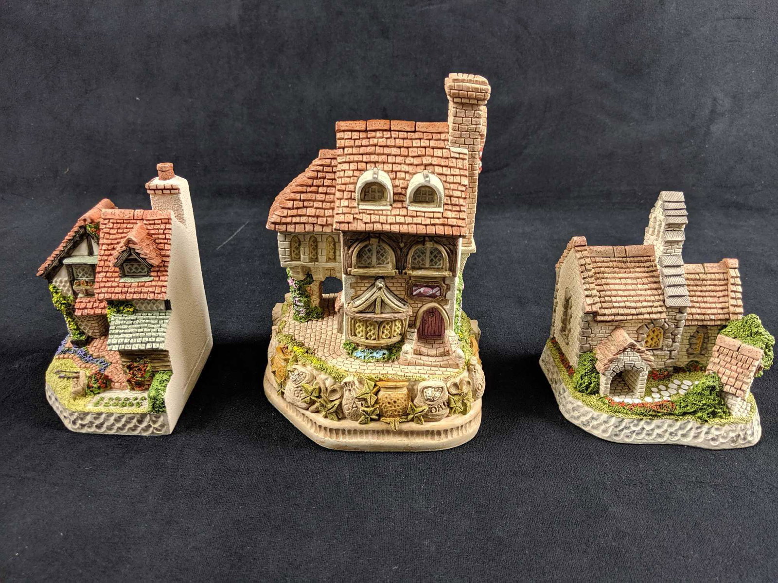 David Winter Cottages Group Of Three (1 of 10)