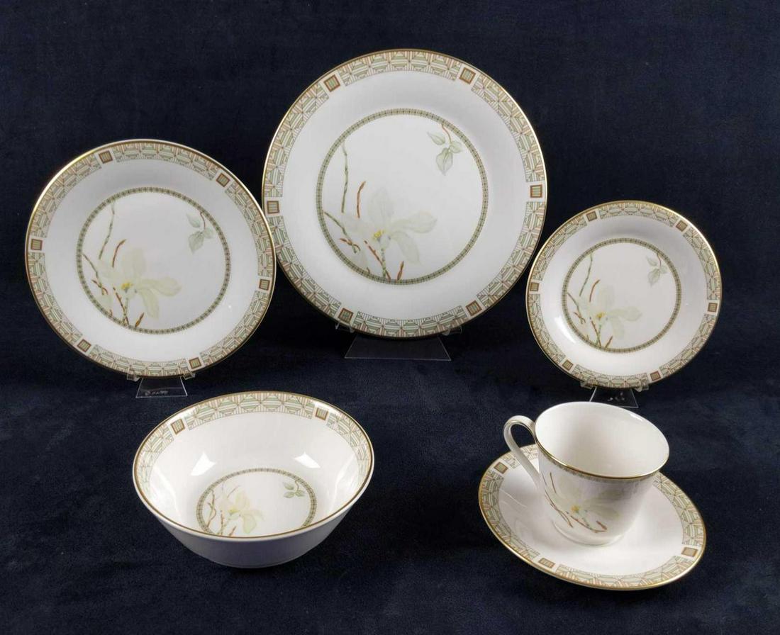 48 Royal Doulton White Nile Fine China Dinnerware Jun 30, 2022