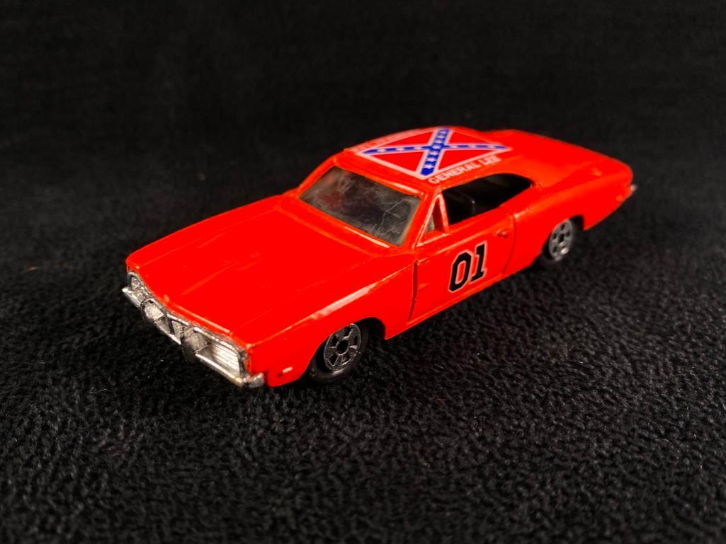 Early 1980s Dukes of Hazzard General Lee Ertl: Early 1980s Dukes of Hazzard General Lee Ertl Vintage General Lee Dodge Charger from the Dukes of Hazzard, made by Ertl, dated 1981. This 1/64 scale die cast car is in excellent condition with very li