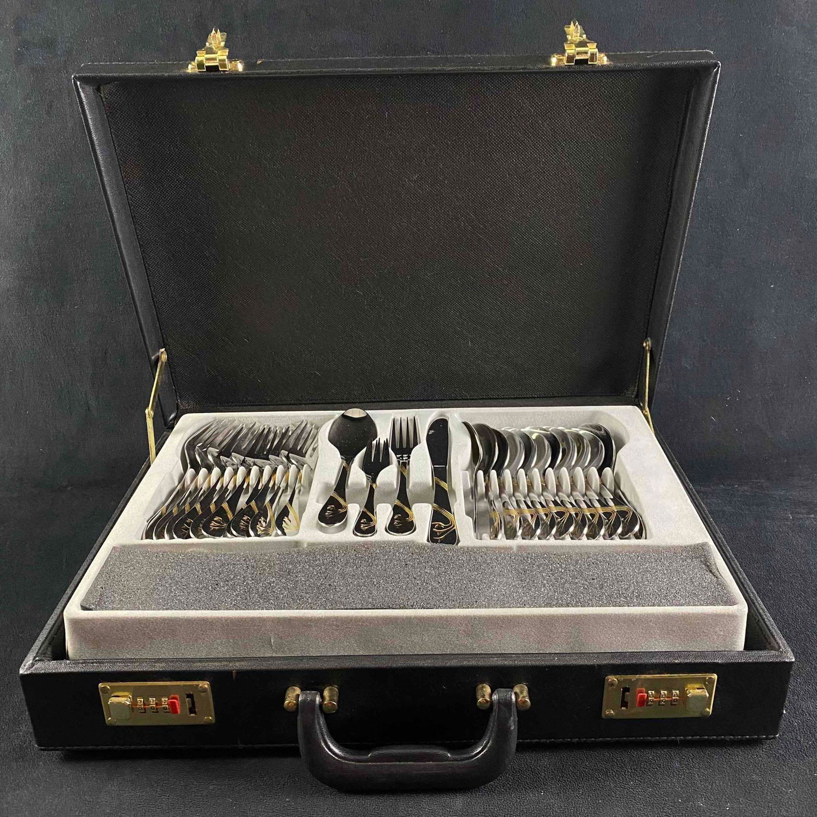 German 18/10 Stainless Flatware w/ Gold Pattern (1 of 7)