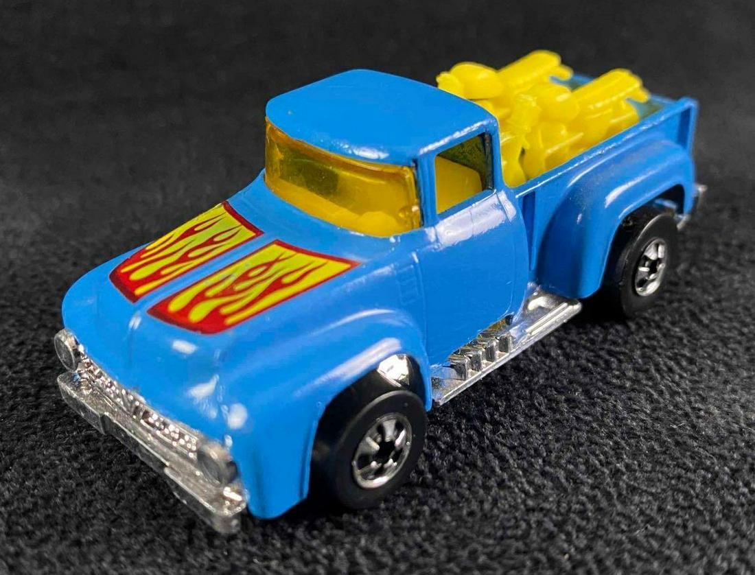 1973 Hot Wheels '56 Hi-Tail Hauler Blue: 1973 Hot Wheels '56 Hi-Tail Hauler Blue Lot of 3 vintage Matchbox vehicles: two green dumptrucks and one yellow jacklift. All are in good condition with no known damage, though the dumptrucks have som