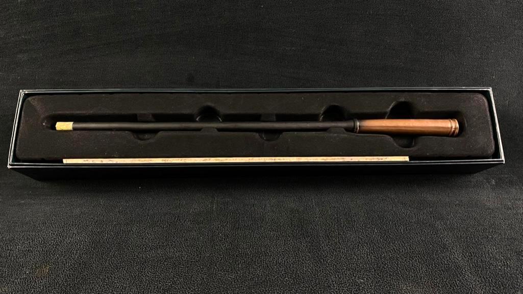 Harry Potter Ollivanders Hawthorne 6" Wand: Harry Potter Ollivanders Hawthorne 6" Wand Universal Studios theme park Wizarding World wand from Ollivanders, the Hawthorne 6" wand. The wand is from their interactive series, that allows the user to