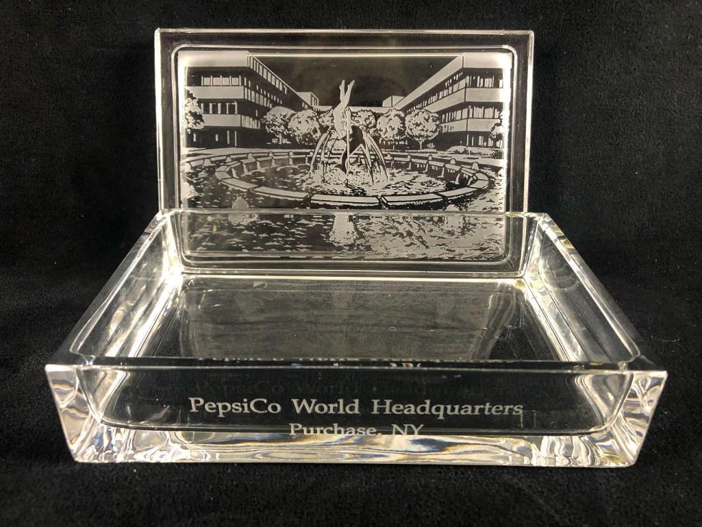Rare PepsiCo World Headquaters Purchase , NY Etched Glass Jewelry Box / Cigar Case: Rare PepsiCo World Headquarters Purchase, NY Etched Glass Jewelry Box / Cigar Case. This glass box is very well made and has a very detailed etching of the PepsiCo world headquarters in NY. Includes o