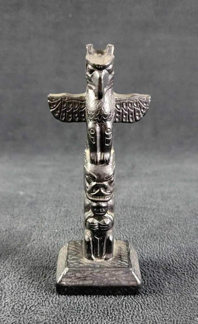 Resin Totem Pole Statue (1 of 8)