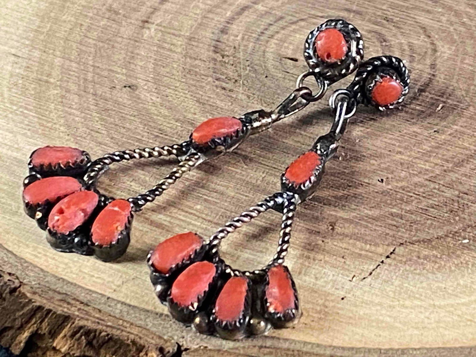 Vintage Violet & Jeffrey Begay Red Jasper Drop Earrings: This fine handmade authentic Native American piece has been tested and researched to the best of our knowledge .Please review all of our pictures prior to bidding,they are part of the description . Me