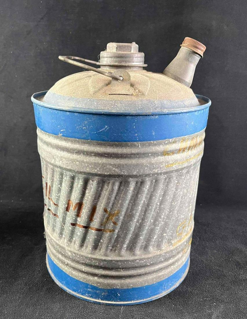 Vintage Galvanized Metal Gas/Oil Can (1 of 7)