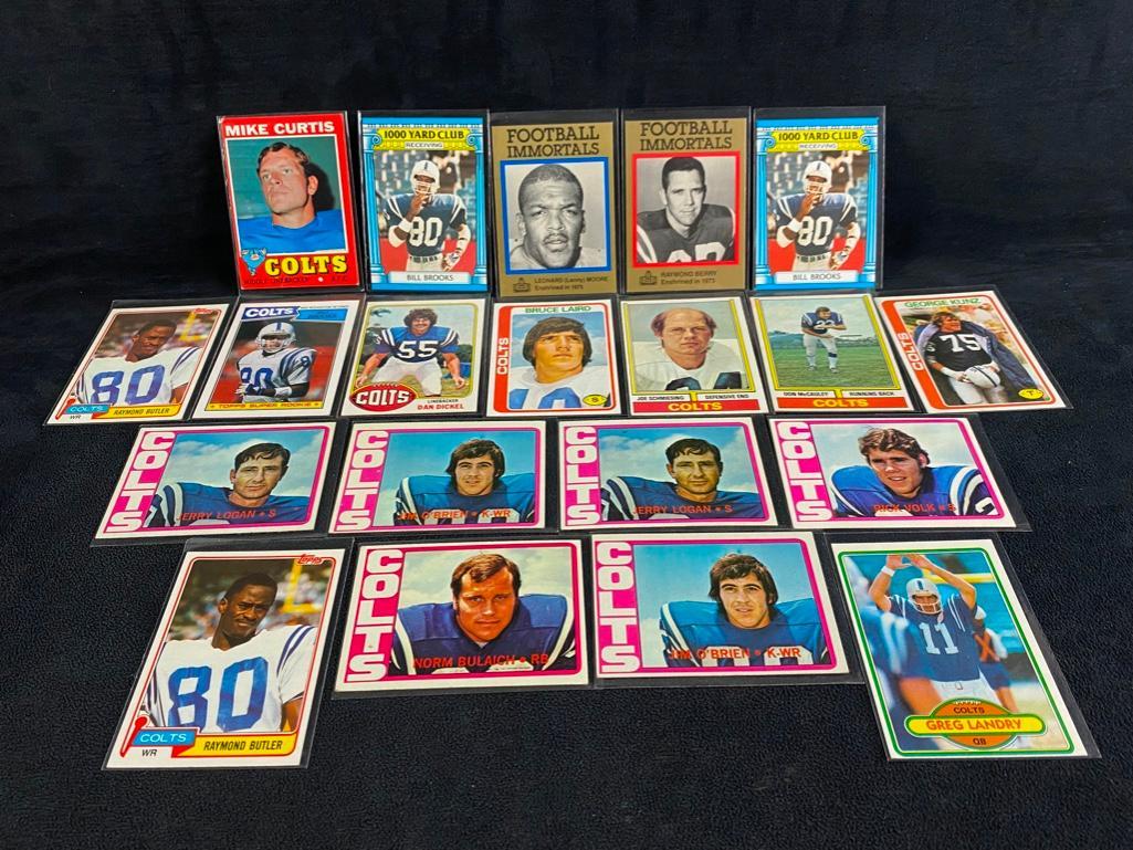 20 Vintage Colts Football Cards 1970s-80s: 20 Vintage Colts Football Cards 1970s-80s 20 vintage footballs card from various series of NFL football cards in the 1970s-80s. All cards are of Colts players. Cards have no known damage and are ungra