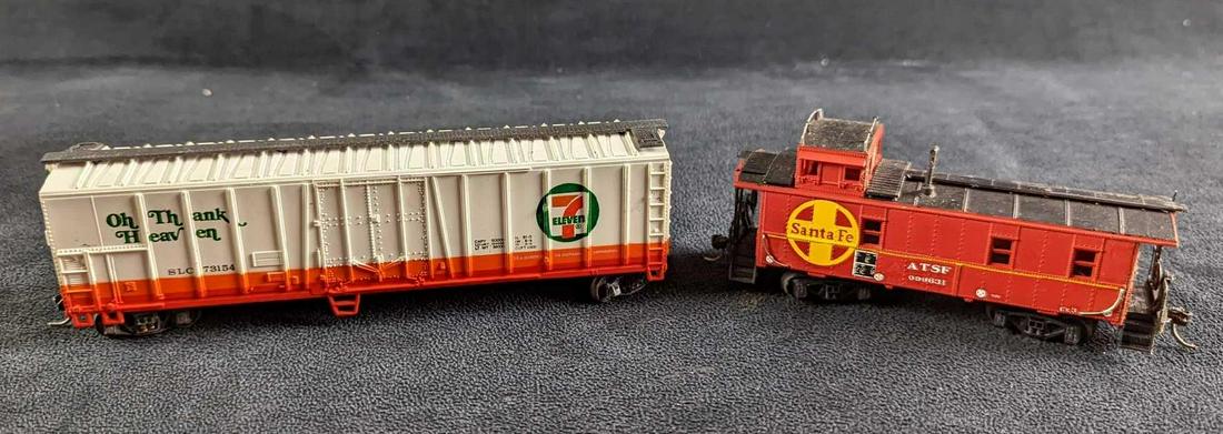 A.H.M. HO Scale 7-11 Train Car & Santa Fe Caboose Car (1 of 7)