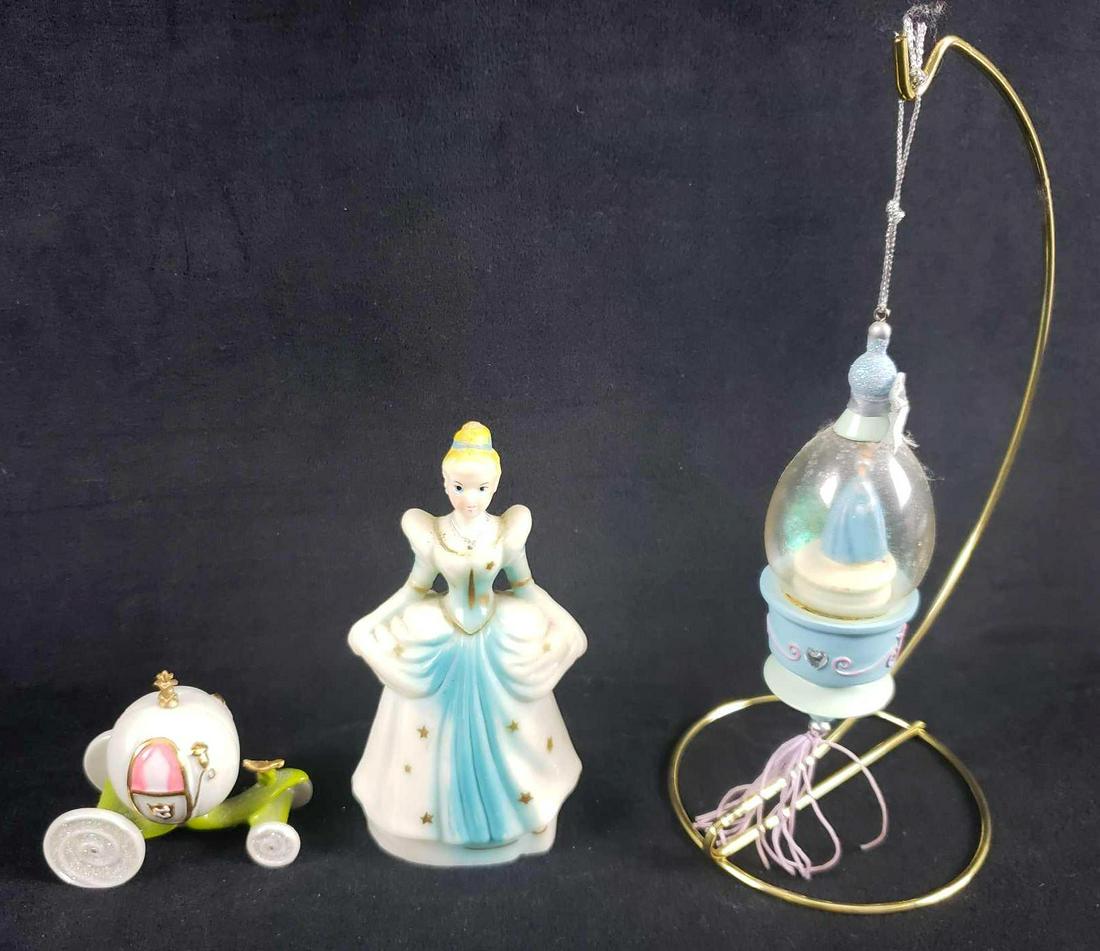 Vintage Disney Cinderella Decorative Items: Vintage Disney Cinderella Decorative Items. This lot of vintage Disney Cinderella items is in good to fair used condition. The items appear to be quite old and as such has some signs of wear/age like 