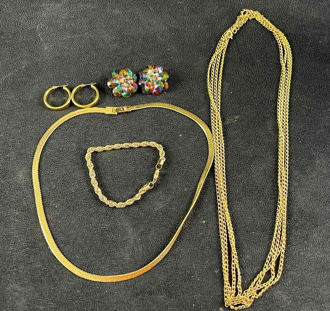 Lot of 5 Gold-Toned Fashion Jewelry (1 of 7)