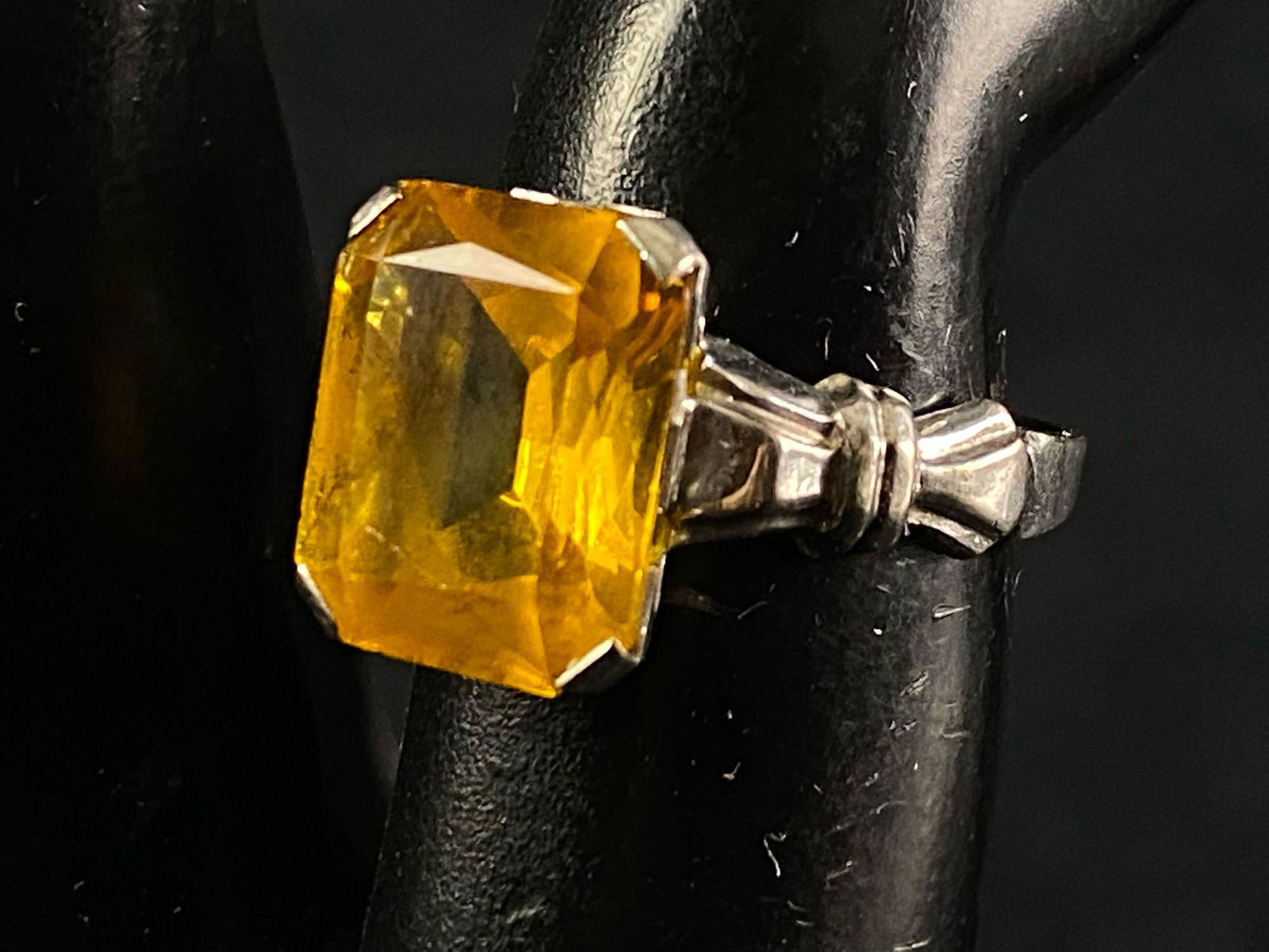 Vintage 10K White Gold Solitaire Yellow Stone Ring (1 of 9)