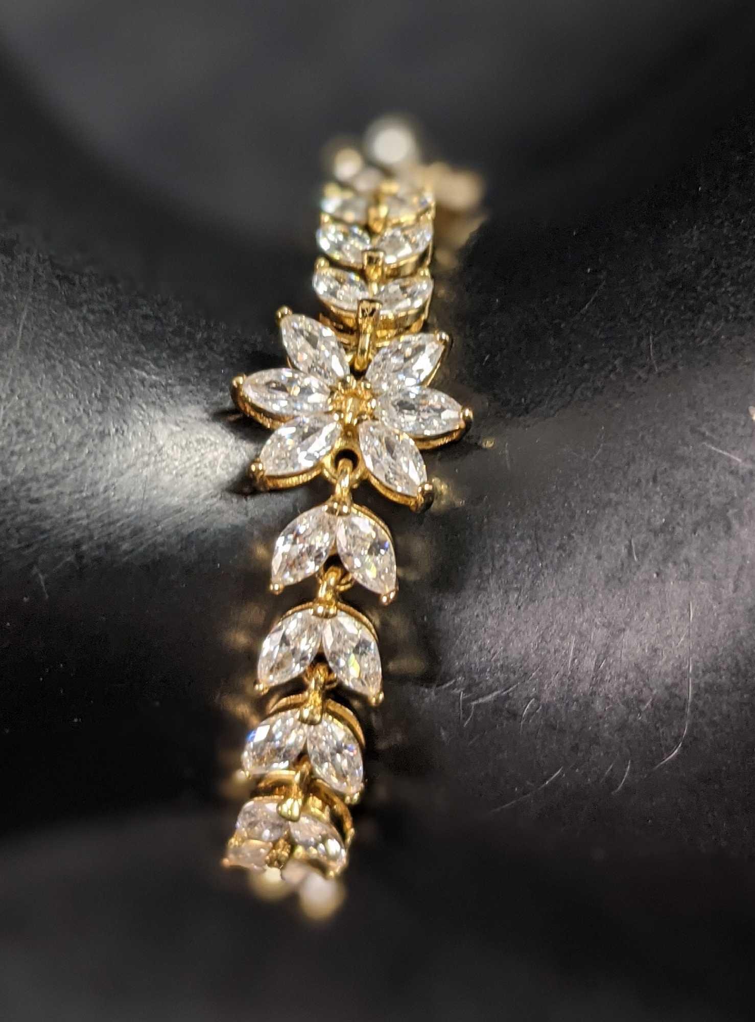 Gold Plated Snowflake Bracelet: Gold Plated Snowflake Bracelet All our jewelry are tested and researched prior to posting . Please view all our pictures they are part of our description. DETAILS : Metal -Gold Plate Color-Yellow Type