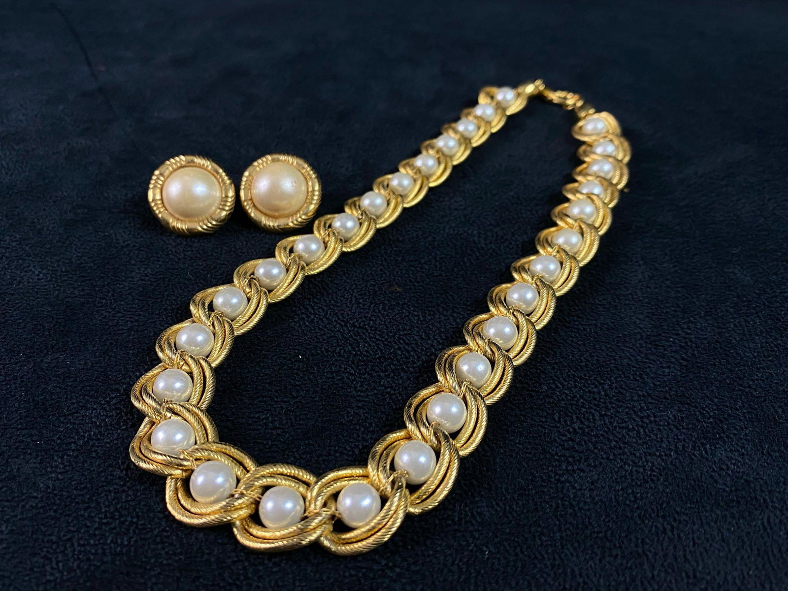 Vintage Rope Design Gold Plated Choker Pearl Necklace & Earrings: Vintage Rope Design Gold Plated Choker Pearl Necklace & Earrings All our vintage items are tested and researched prior to listing. Please view all our pictures they are part of our description . Good 
