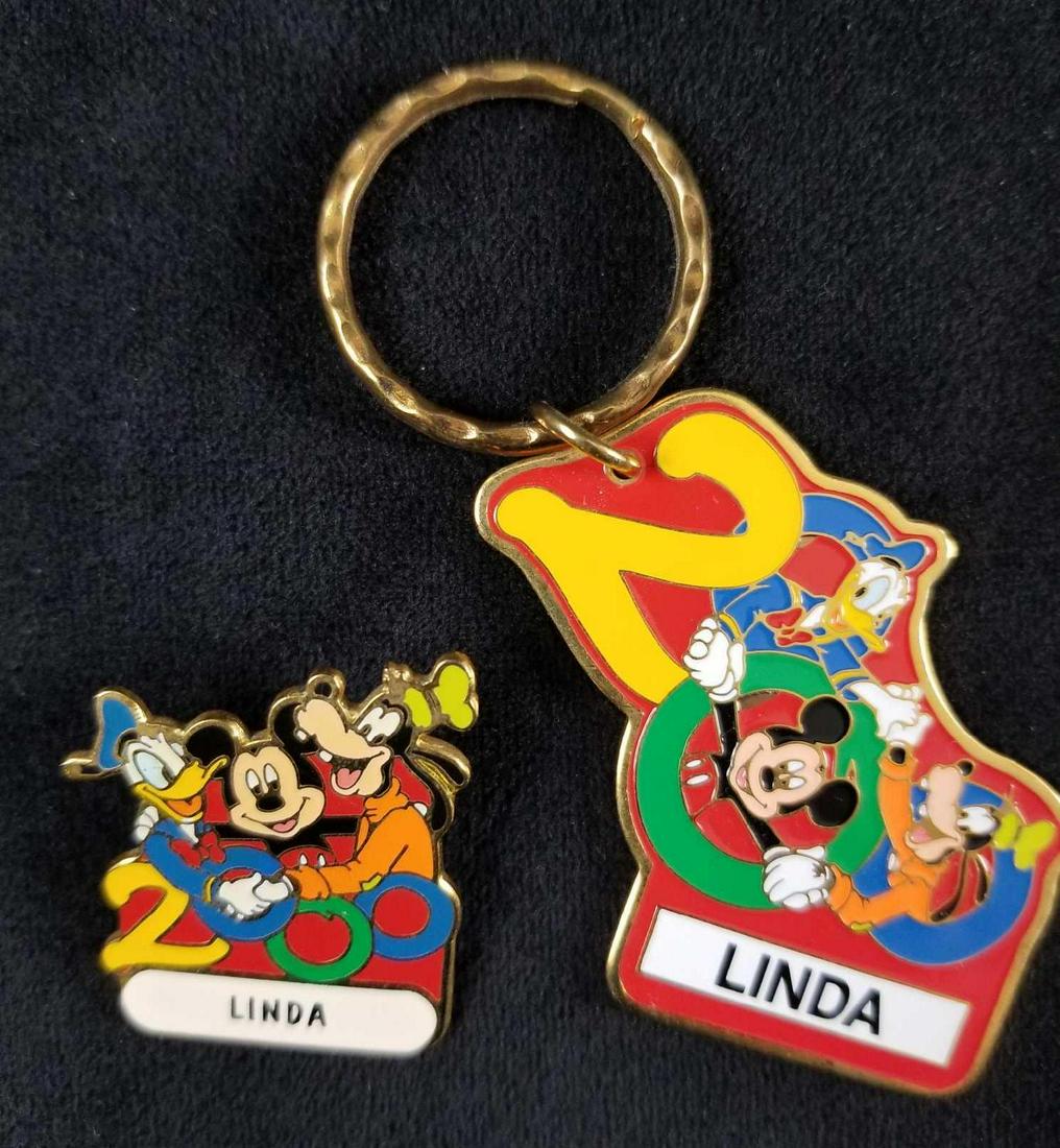 Disney Linda 2000 Pin and Keychain Set of 2 (1 of 4)