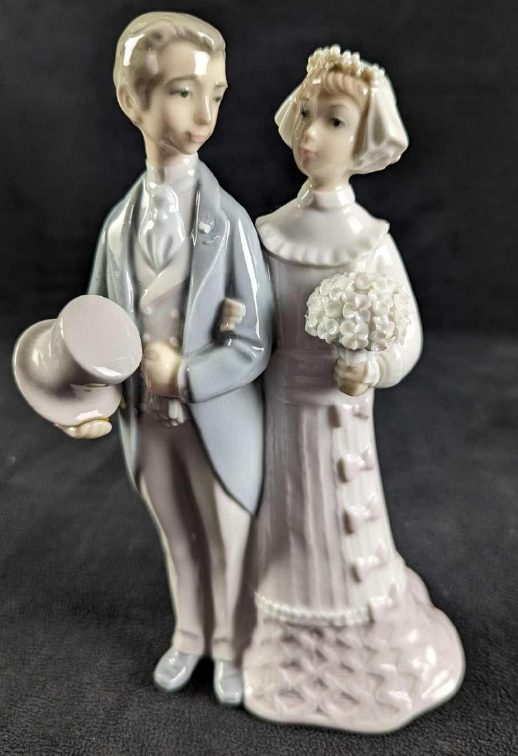 Retired Lladro Bride & Groom Figurine (1 of 8)