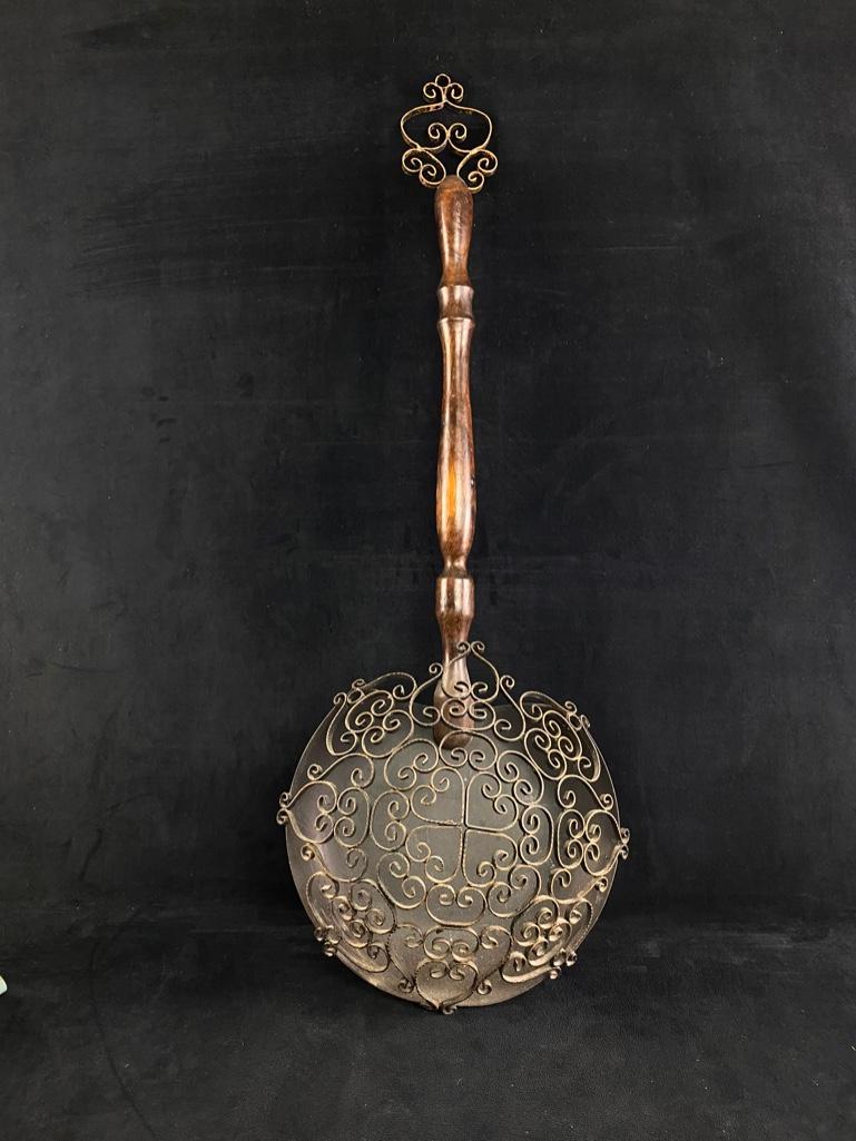 Decorative Bed Warmer: Decorative Bed Warmer Copy of an antique bed warmer to be used for decoration, made of aluminum and wood. Not intended to be used as an actual bed warmer. Approximate size: Approximate weight: