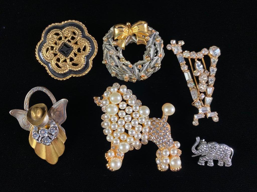 6 Brooch Pins: 6 Brooch Pins All our items are tested and researched prior to listing. Please view all our pictures they are part of our description. DETAILS: Metal - base Color - gold, silver Style - various shaped