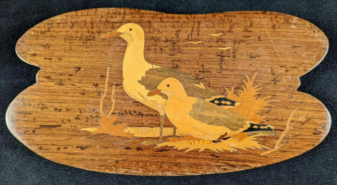 Vintage Seagull Family Inlaid Wall Plaque: Vintage Seagull Family Inlaid Wall Plaque. Is approx 12" x 1/4" x 6" and it weighs 0.86lb. The wall plaque is in a good, vintage condition with some surface scratches.