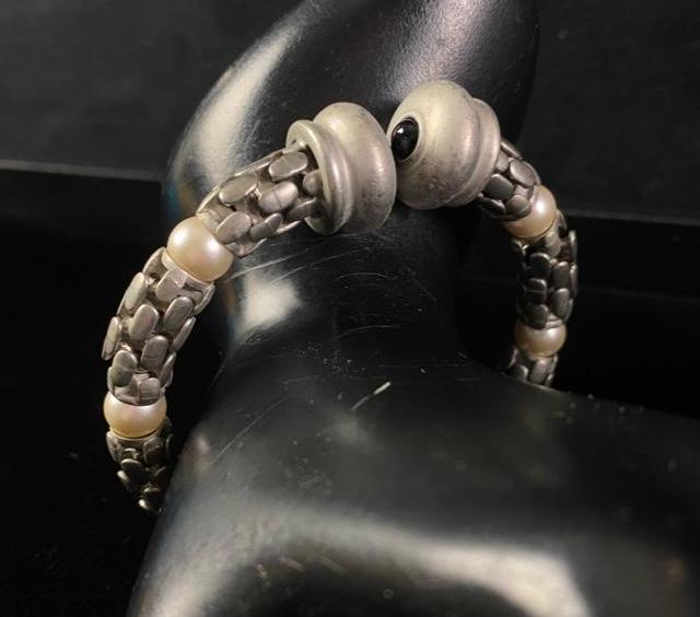Pewter Wire Cuff Bracelet Imitation Pearls (1 of 3)