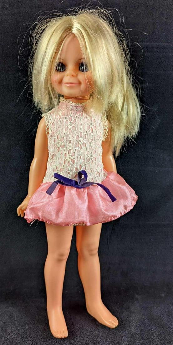 Vintage Movin' Groovin' Ideal Crissy Doll: Hair is supposed to grow with the turn of the knob on the back. This feature does not work. The doll is approx 7" x 4 1/2" x 16" and it weighs 0,77llb. This was released by Ideal Toys in 1971. Please 